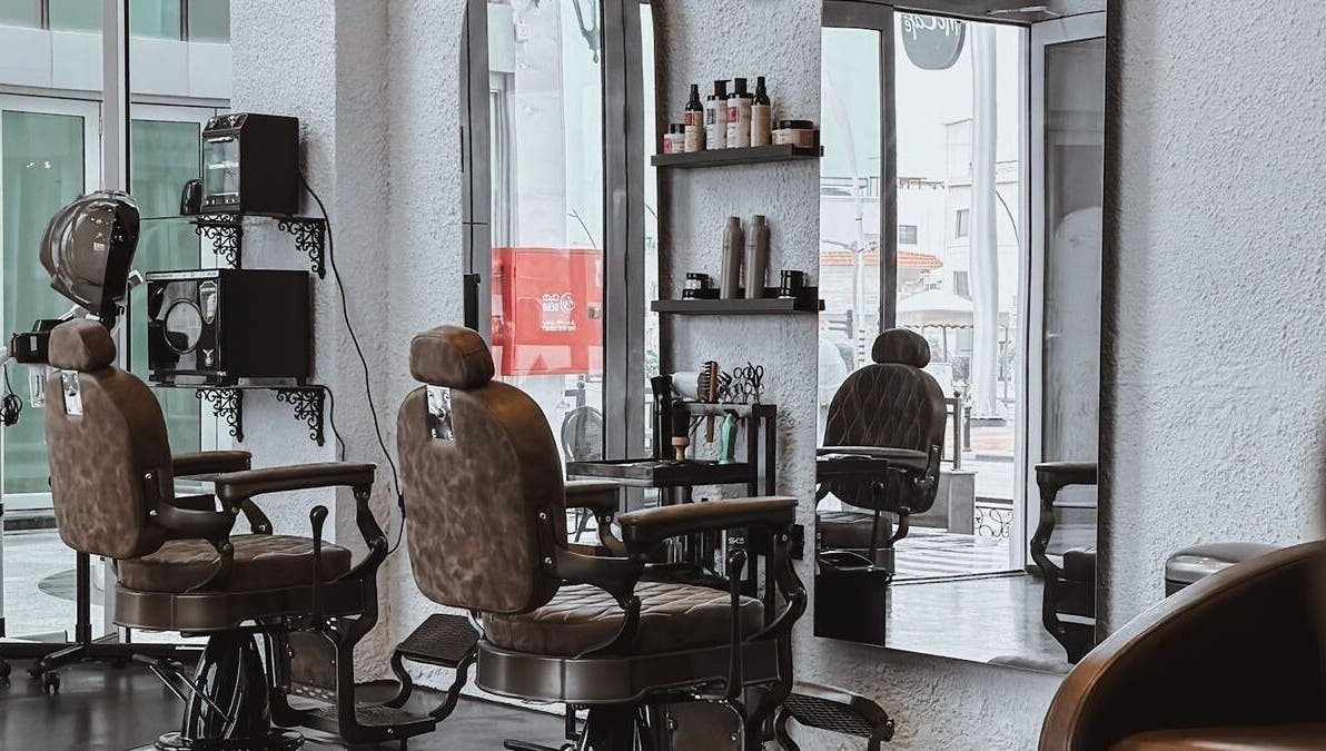 صورة لمقاعد صالون أنيقة في Elite Care Studio في الخبر، المنطقة الشرقية، السعودية.