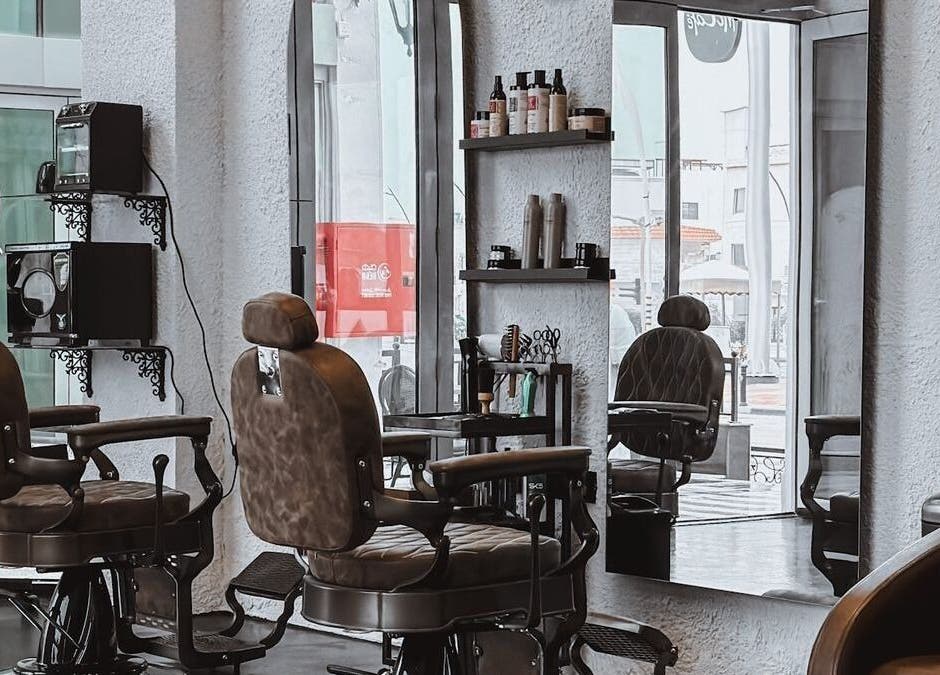 صورة لمقاعد صالون أنيقة في Elite Care Studio في الخبر، المنطقة الشرقية، السعودية.