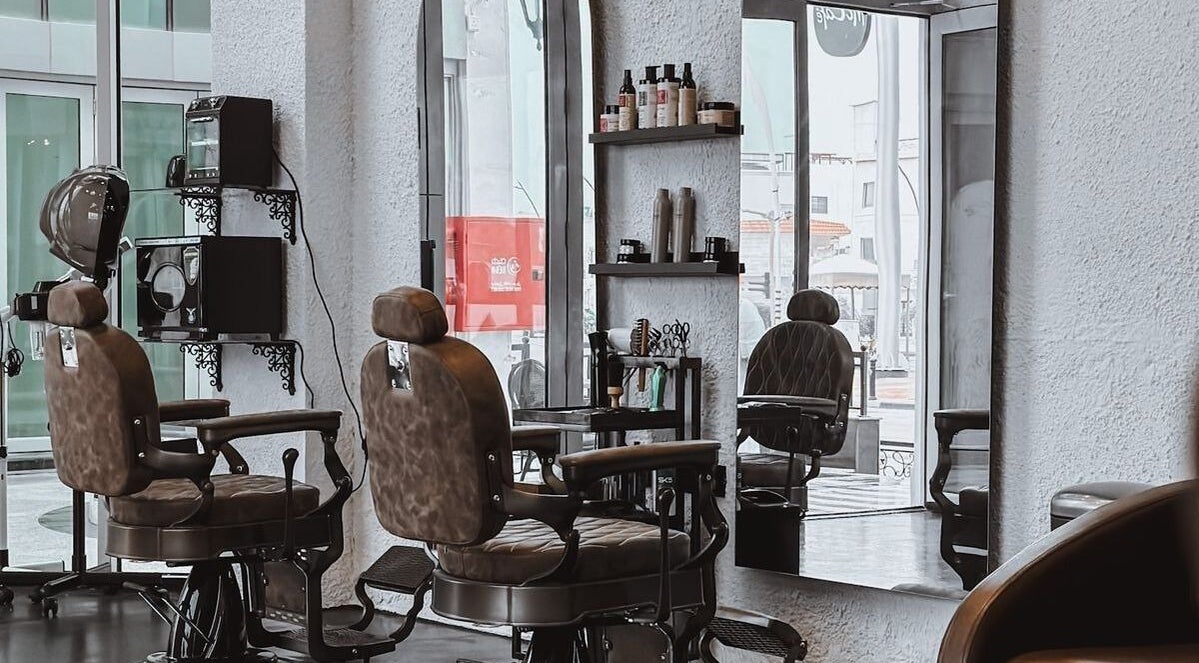 كراسي فاخرة في Elite Care Studio، الخبر، المنطقة الشرقية، SA. استمتع بتجربة تجميل واستجمام لا مثيل لها.