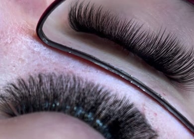 Close-up of eyelash extensions at Lashedbymoniqueamelia in Hucknall, England, GB.