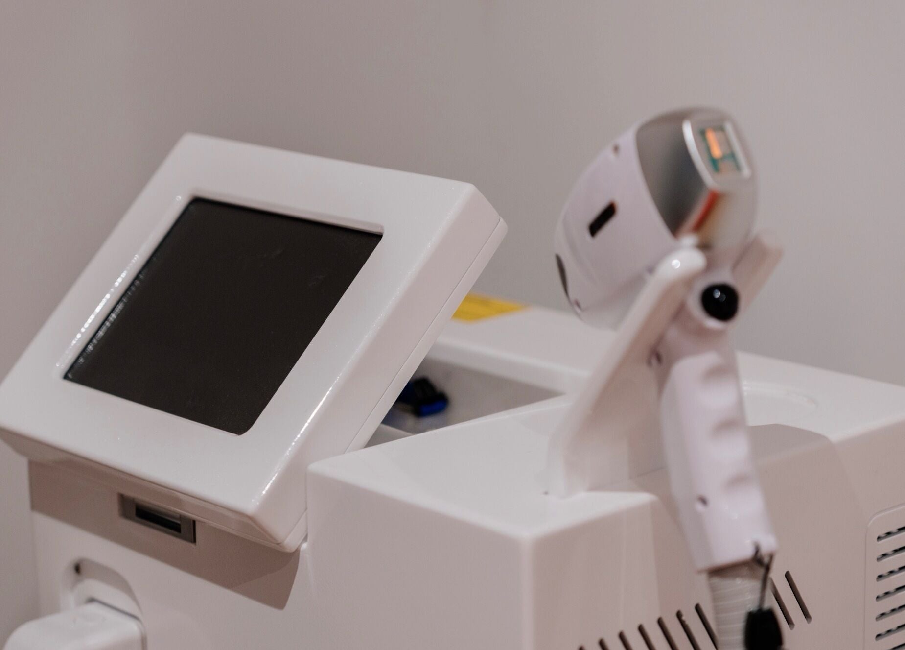 Equipamento de laser avançado no DN Beauty Space, Mafra, Lisboa, PT, para tratamentos de estética eficazes.