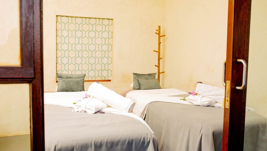 Cozy massage room at Vygenhoek Spa & Farmhouse, Dullstroom, Mpumalanga, ZA featuring twin beds and soft lighting.