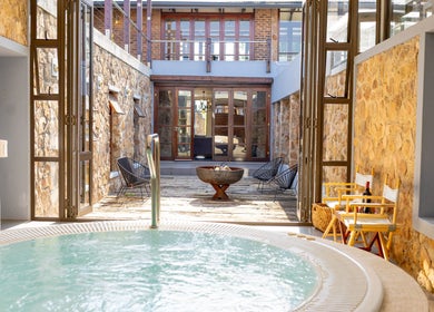 Vygenhoek Spa & Farmhouse's serene courtyard with jacuzzi, Dullstroom, Mpumalanga, ZA.