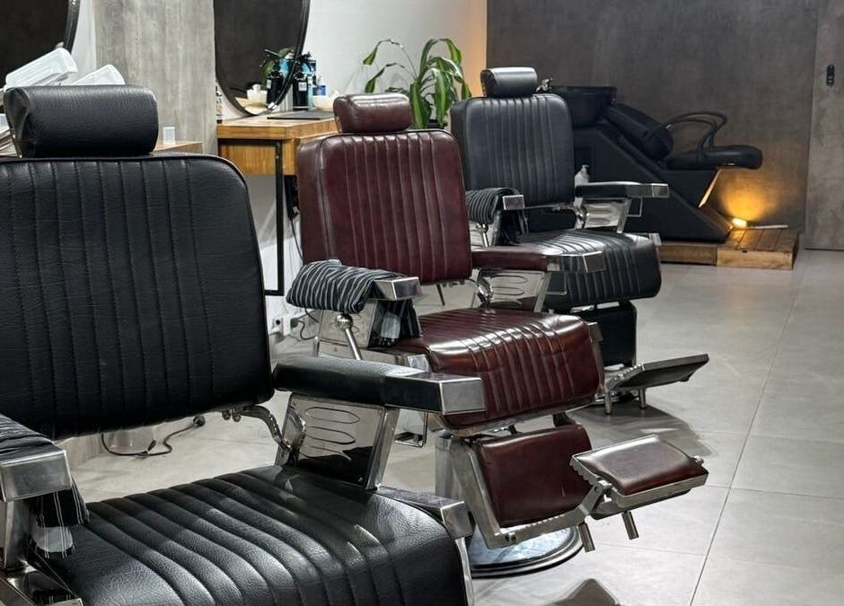 Sillas de barbero vintage en el salón de Dublín, Villa Bosch, Provincia De Buenos Aires, AR.