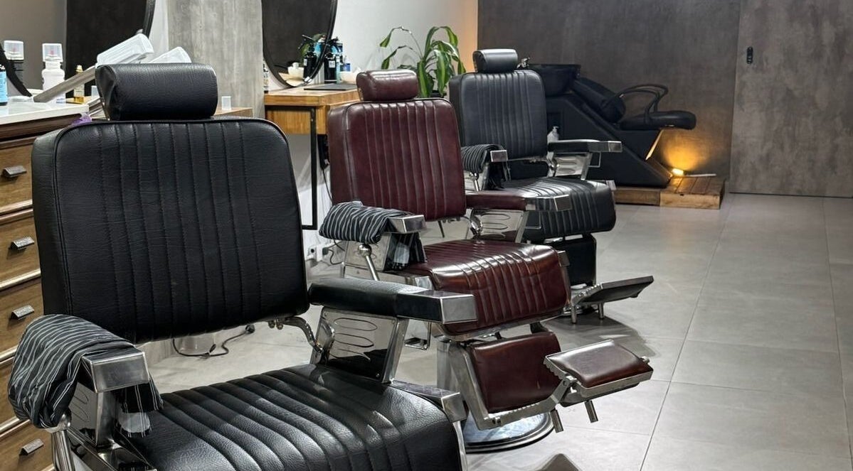 Sillas de barbero vintage en el salón de Dublín, Villa Bosch, Provincia De Buenos Aires, AR.