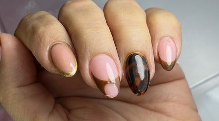 Uñas decorativas en Isabellasnailpty, Panamá, Provincia De Panamá, PA con diseño artístico.