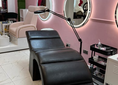 Luxurious treatment room at Nicole’s Dolls House, London, England, GB with plush chair and sleek decor. 