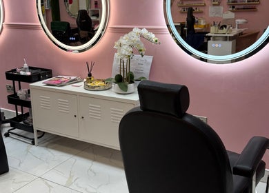 Chic salon chair and decor at Nicole’s Dolls House, London, England, GB with a stylish pink theme.