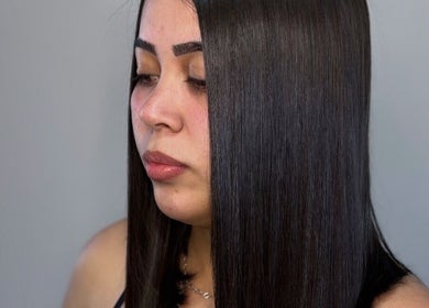 Cabelo liso e saudável no Espaço Dayane Helen, São Paulo, São Paulo, BR, destacando brilho perfeito.