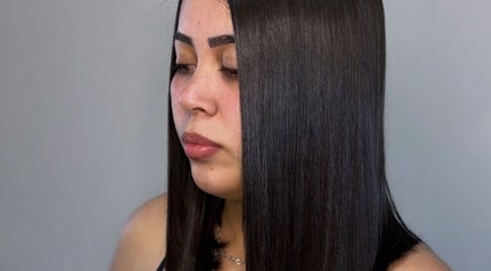 Cabelo liso e saudável no Espaço Dayane Helen, São Paulo, São Paulo, BR, destacando brilho perfeito.