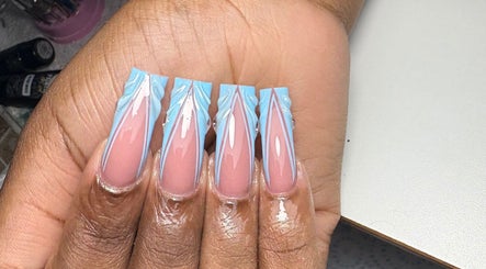 Stylish blue and pink acrylic nails at JNE Beauty, Rotterdam, Zuid-Holland, NL.