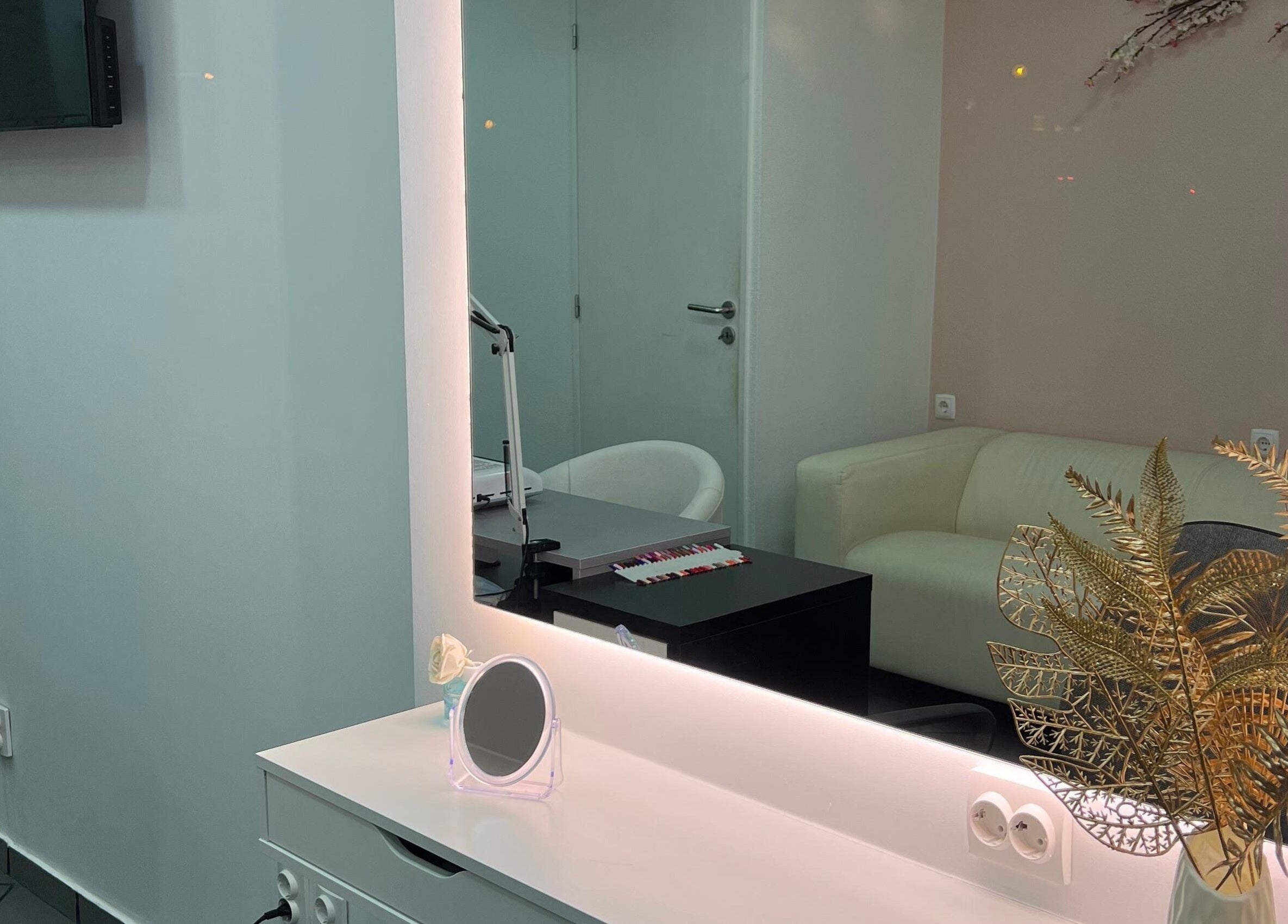 Espelho e decoração no Evabela - Espaço de Estética, Lisboa, Lisboa, PT.