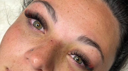 Hair and Lashes by Kate obrázek 3