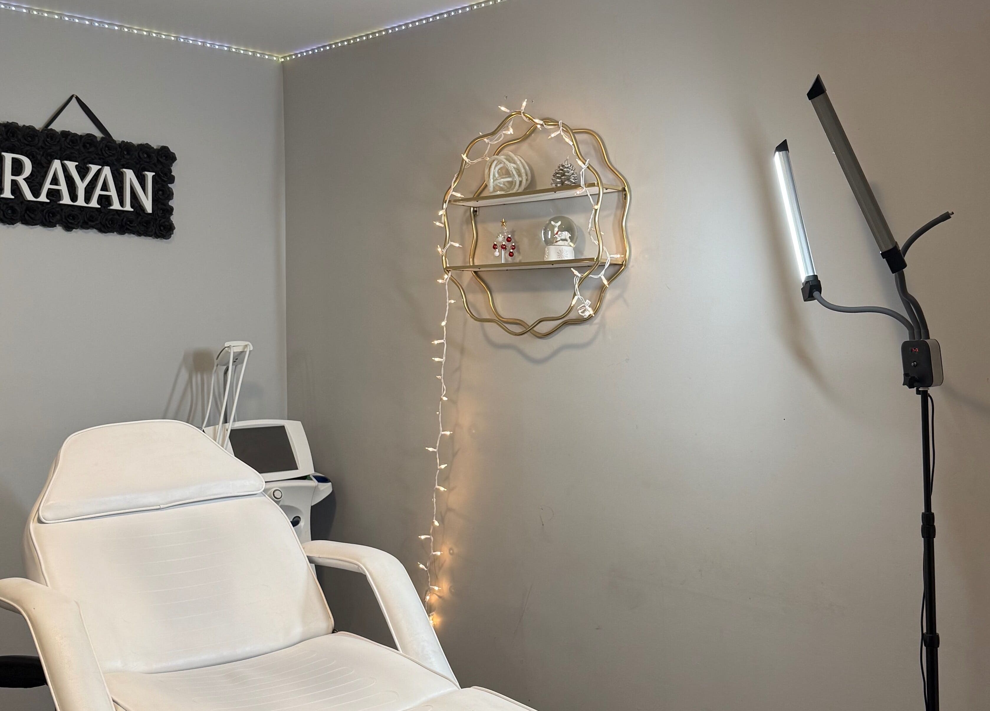 Relaxing treatment room at RayanBeautyy - Ottawa offering premium wellness services in Ottawa, Ontario, CA.
