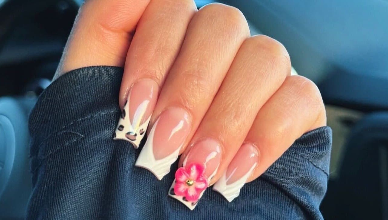 Stylish floral and leopard nail art by deznaillss in El Paso, Texas, US showcasing trendy manicure styles.