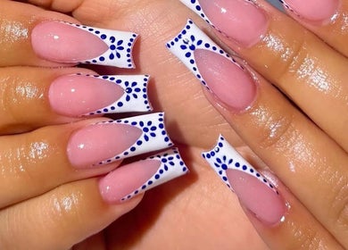 Stunning blue and white floral nail art at deznaillss in El Paso, Texas, US.