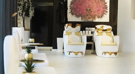 Luxurious salon chairs in rich.beauty.aesthetic, Marbella, Andalucía, ES, embody elegance and comfort.