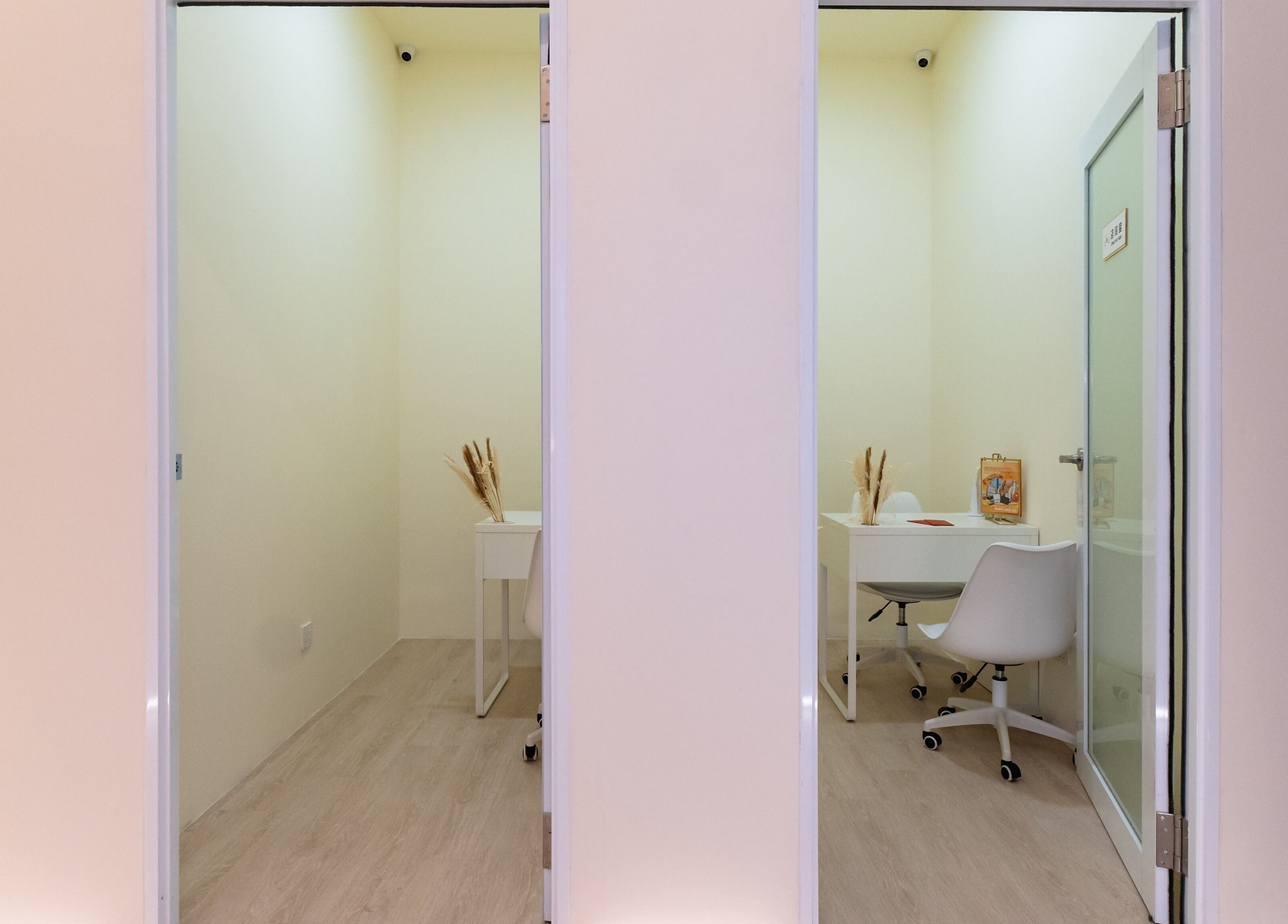 Essential Skin - Velocity 的宁静包间，位于吉隆坡联邦直辖区，提供舒适体验。