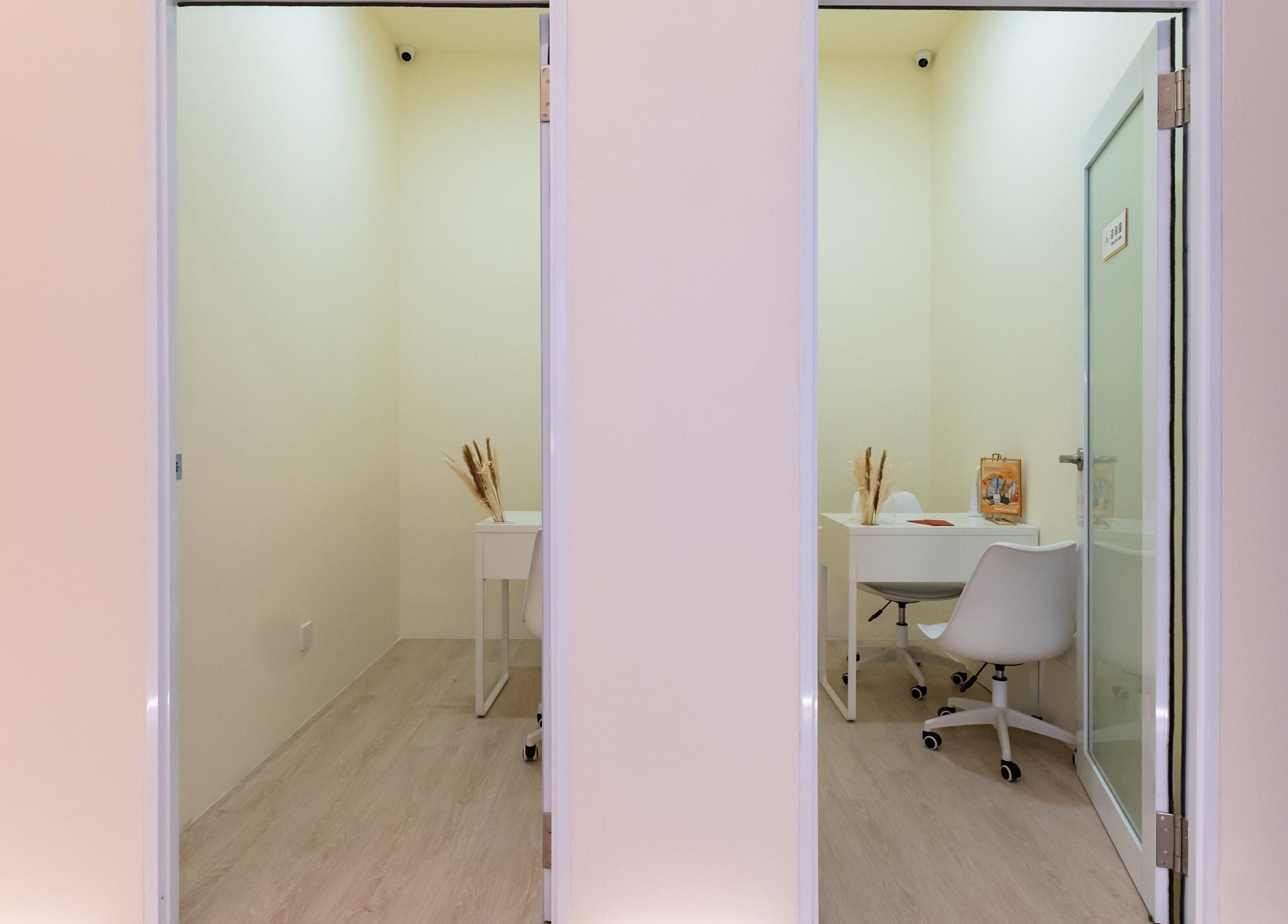 Essential Skin - Velocity 的宁静包间，位于吉隆坡联邦直辖区，提供舒适体验。