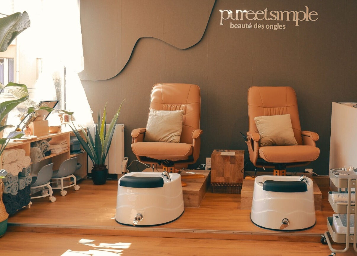 Salon de Pure Et Simple Ongles à Montgeron, Île-de-France, pour un soin beauté relaxant.
