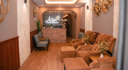 Relaxing lounge at Lá Spa Ha Noi - Massage Gội Dầu Dưỡng Sinh, Hà Nội, Hà Nội, VN, featuring cozy seating.