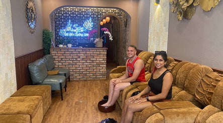Guests relax in cozy chairs at Lá Spa Hà Nội - Massage Gội Dầu Dưỡng Sinh, Hà Nội, Hà Nội, VN.