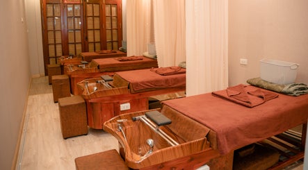 Relaxing massage beds at Lá Spa Ha Noi - Massage Gội Dầu Dưỡng Sinh, Hà Nội, VN, featuring warm ambiance.