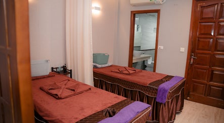 Relaxing massage room at Lá Spa - Massage Shampoo Hanoi, Hà Nội, Hà Nội, VN, offering a calm and serene ambiance.