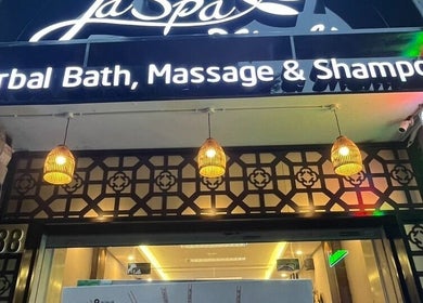 Entrance of Lá Spa - Massage Shampoo Hanoi in Hà Nội, featuring unique decorative lights and signage.