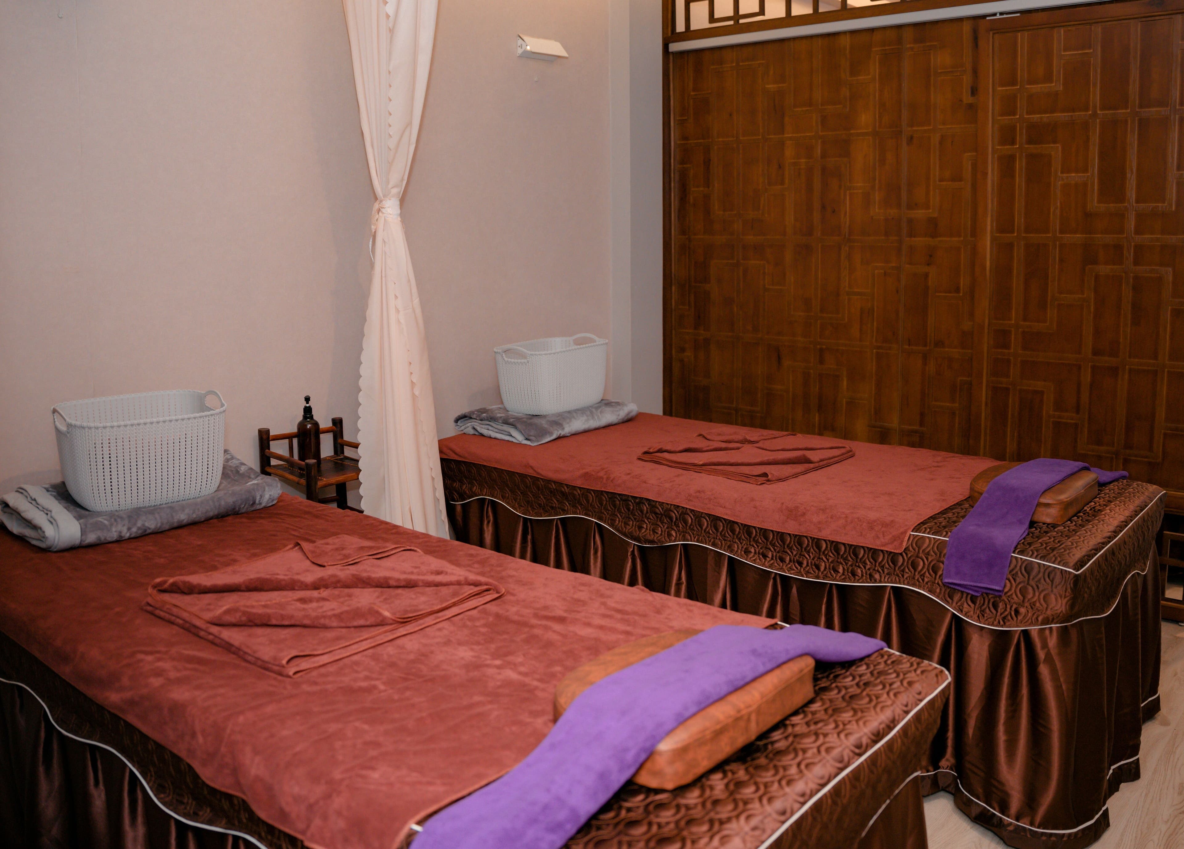 Peaceful massage room at Lá Spa 16 - Massage Gội Dầu Dưỡng Sinh Ha Noi, Hà Nội, VN.