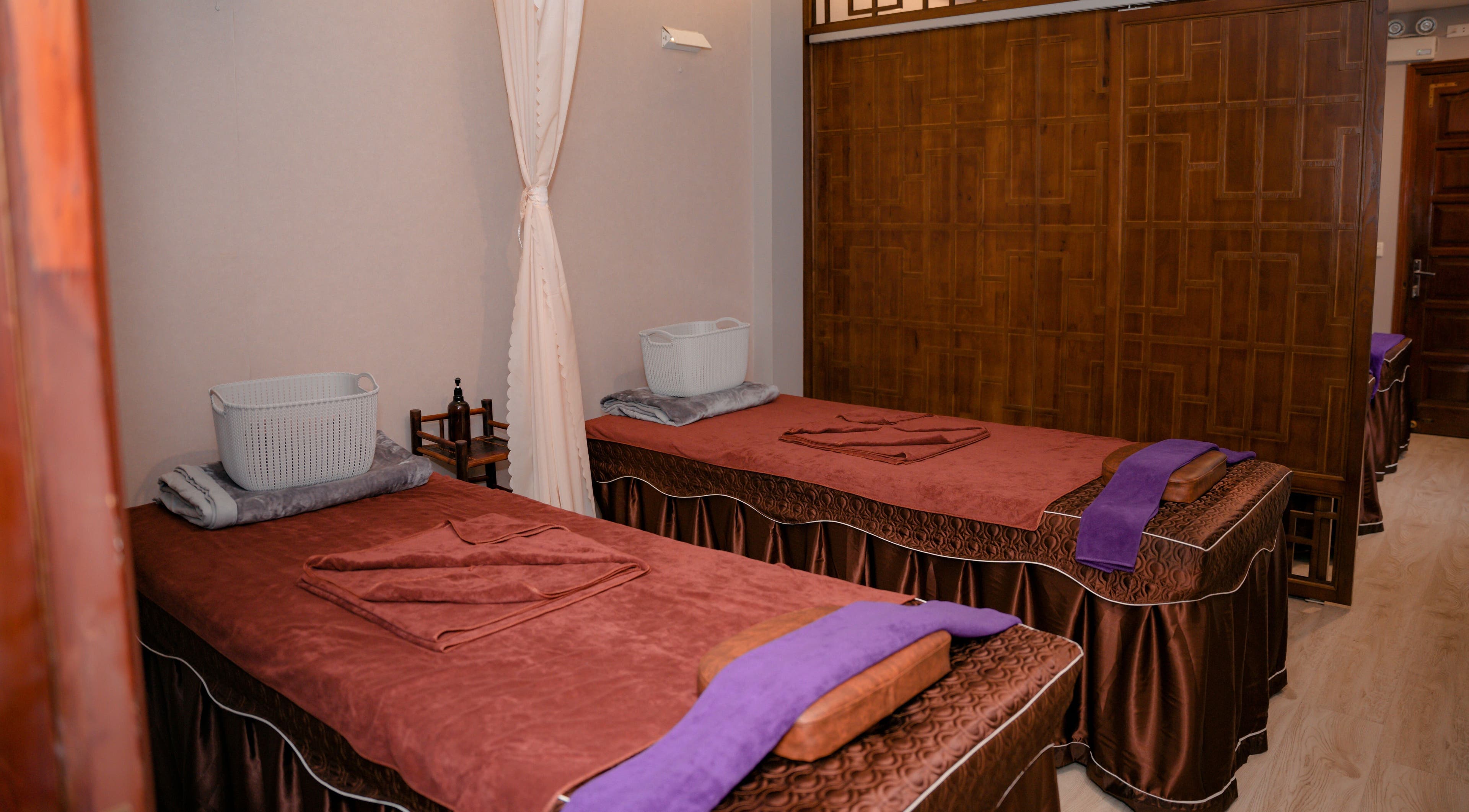 Peaceful massage room at Lá Spa 16 - Massage Gội Dầu Dưỡng Sinh Ha Noi, Hà Nội, VN.