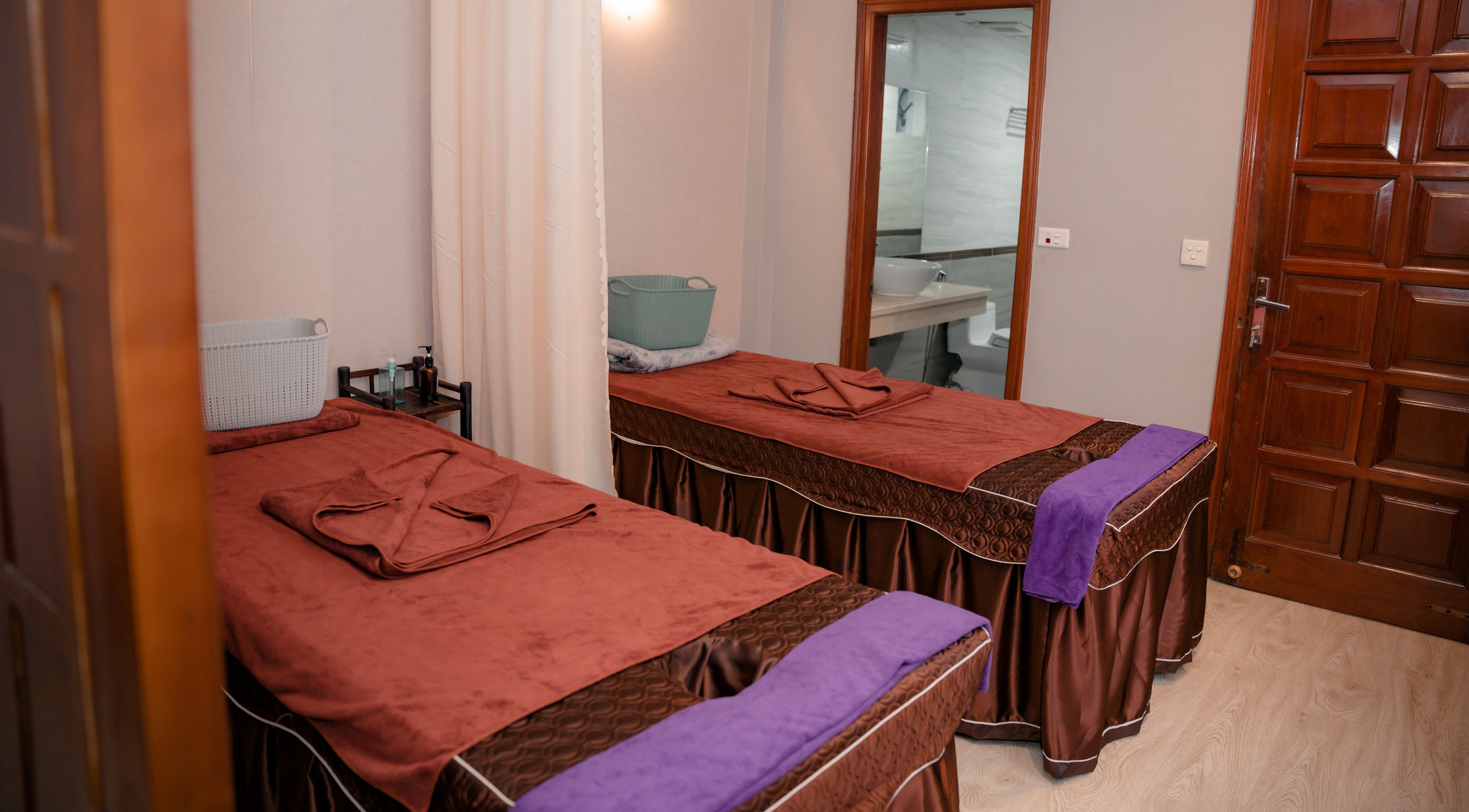 Relaxing massage room at Lá Spa 38- Massage Shampoo Hanoi, Hà Nội. Tranquil setting with two massage tables.