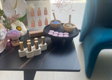 Elegant spa essentials on display at MMSPA - Home Service in Riyadh, SA, highlighting relaxation and wellness.