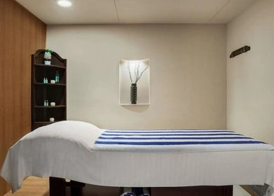 Cozy massage room at Dream Spa Massage Center Karachi featuring a treatment bed in Karachi, Sindh, PK.