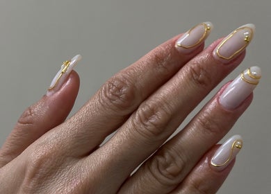 Uñas con diseño elegante en Amara Beauty Lounge, Miami, Florida, US.