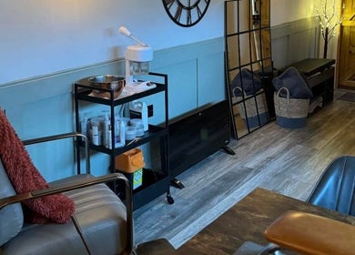 Relaxing corner at Bow-tiful in Hoyland, England, GB showcasing a serene beauty setup.