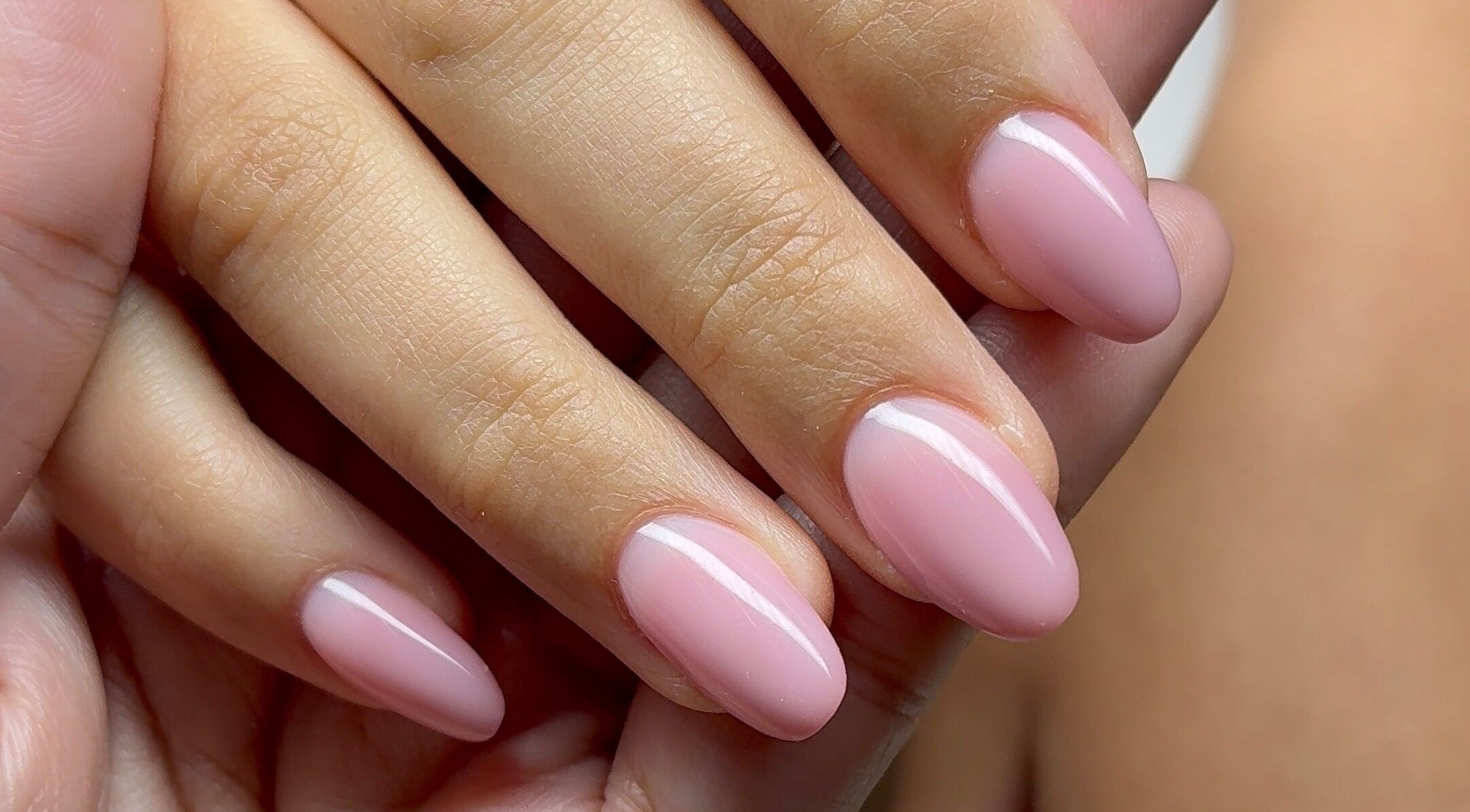 Close-up of polished nails at Serenity Nails, Chang Wat Surat Thani, showcasing exquisite nail care.