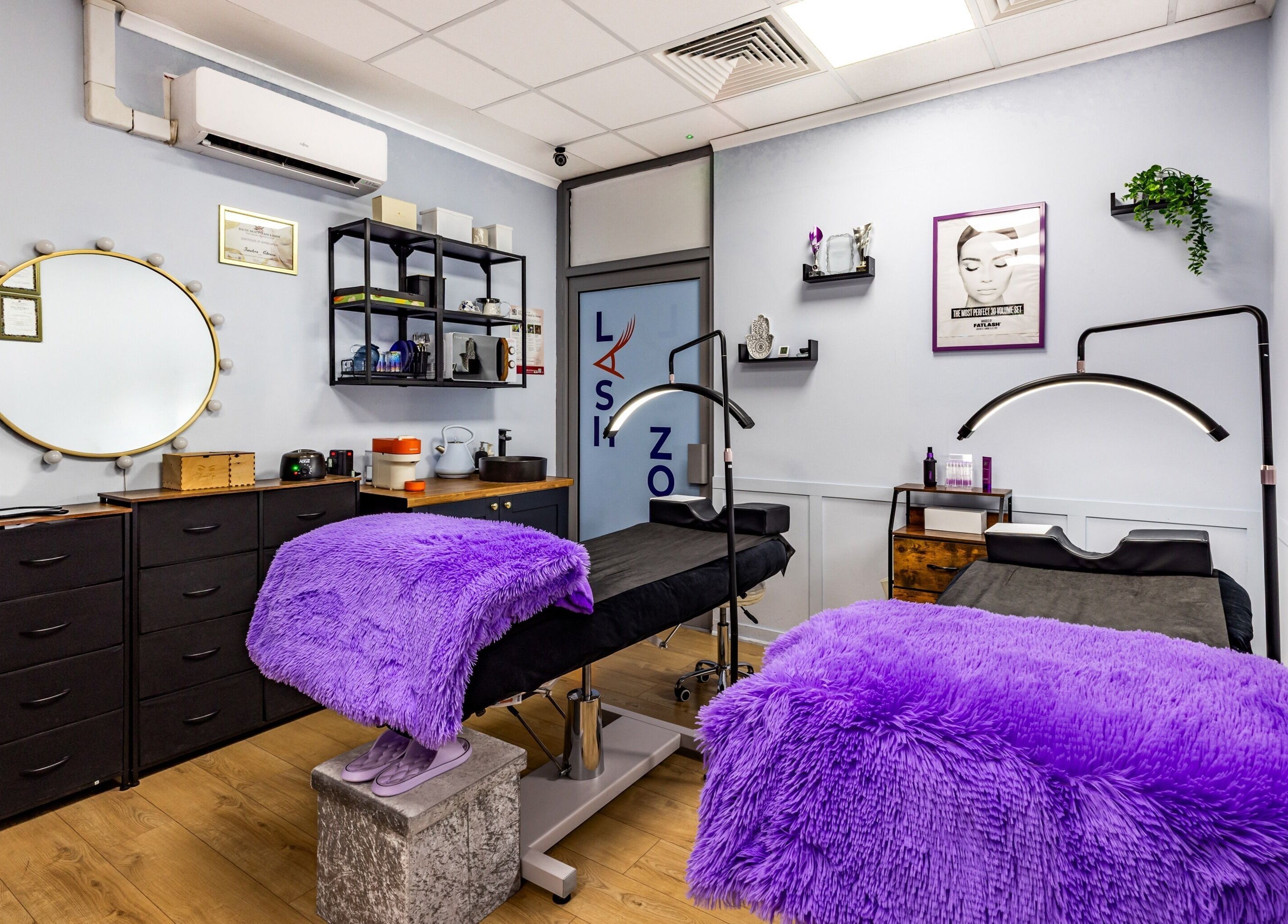 Lash Zone London serene room with plush purple blankets in London, England, GB, perfect for relaxation.