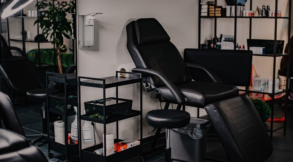 Modernes Tattoo-Studio bei VeAn TATTOO Kudamm, Berlin, Berlin, DE mit komfortabler Einrichtung.