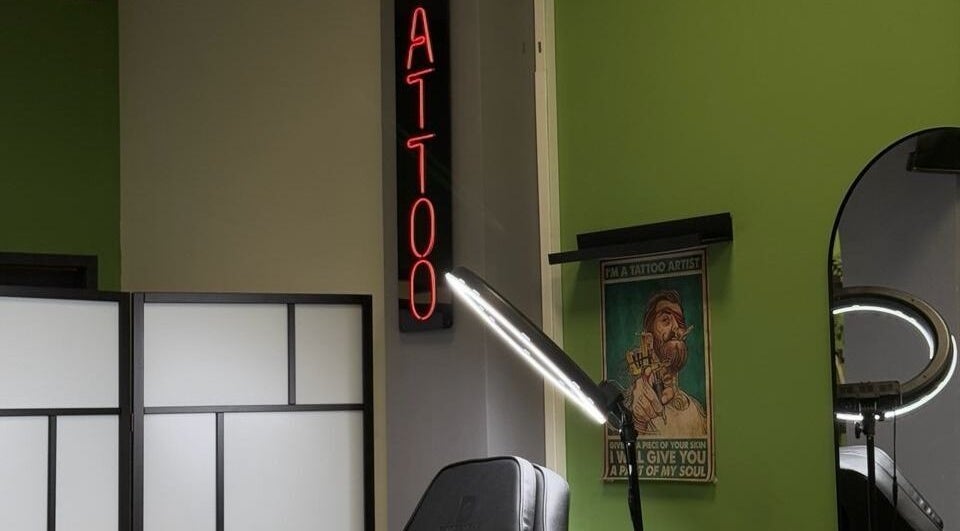 Innenraum von Vean Tattoo Frankfurt mit moderner Einrichtung in Frankfurt Am Main, Hessen, DE.