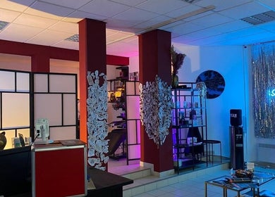 Modernes und stilvolles Interieur bei Vean TATTOO Gotha, Gotha, Thüringen, DE mit auffälliger Dekoration.