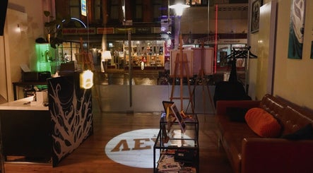 Einladendes Studiointerieur bei Vean TATTOO Hannover in Hannover, Niedersachsen, DE mit gemütlichem Flair.