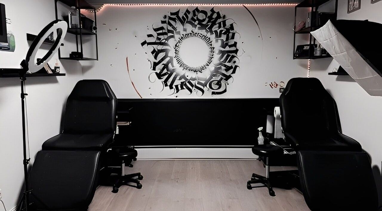 Innenraum von VeAn Tattoo Lübeck, modernes Studio in Lübeck, Schleswig-Holstein, DE.