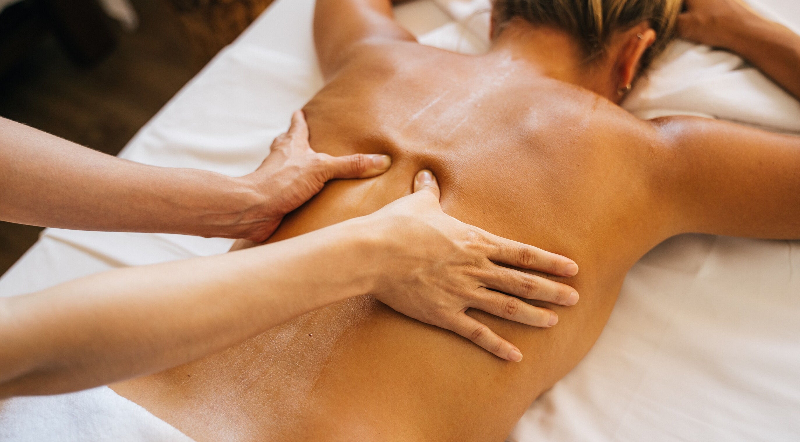 Professional back massage at Lindsey Turnbull Sports Massage, Devizes, England, GB for wellness and relaxation.