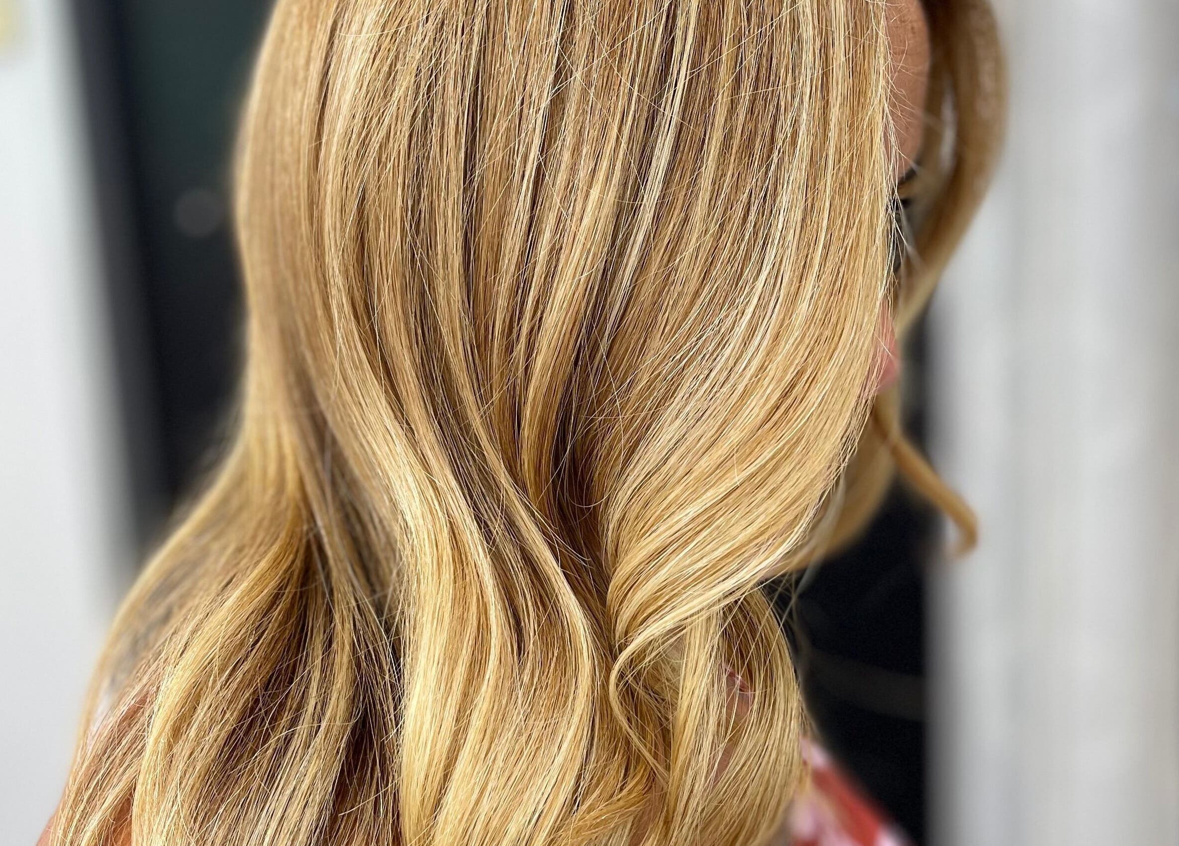 Blonde wavy hair styling at Lucas Hair Loft in Tampa, Florida, US.