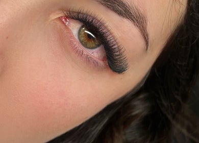 Extensões de pestanas feitas por Lash and Brows by Ale, Quarteira, Faro District, PT.