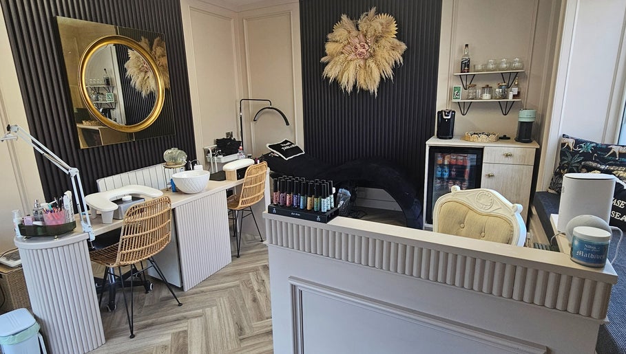 Alana Fores Nails and Makeup, Shawforth, England, GB. Stylish beauty salon with modern decor and professional setup.
