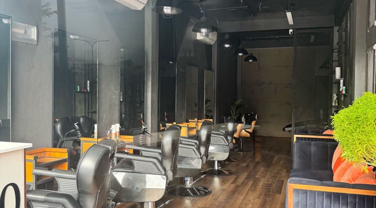 Modern salon interior at Salon Zen 60, Ruhunupura, Western Province, LK, showcasing elegant styling chairs.