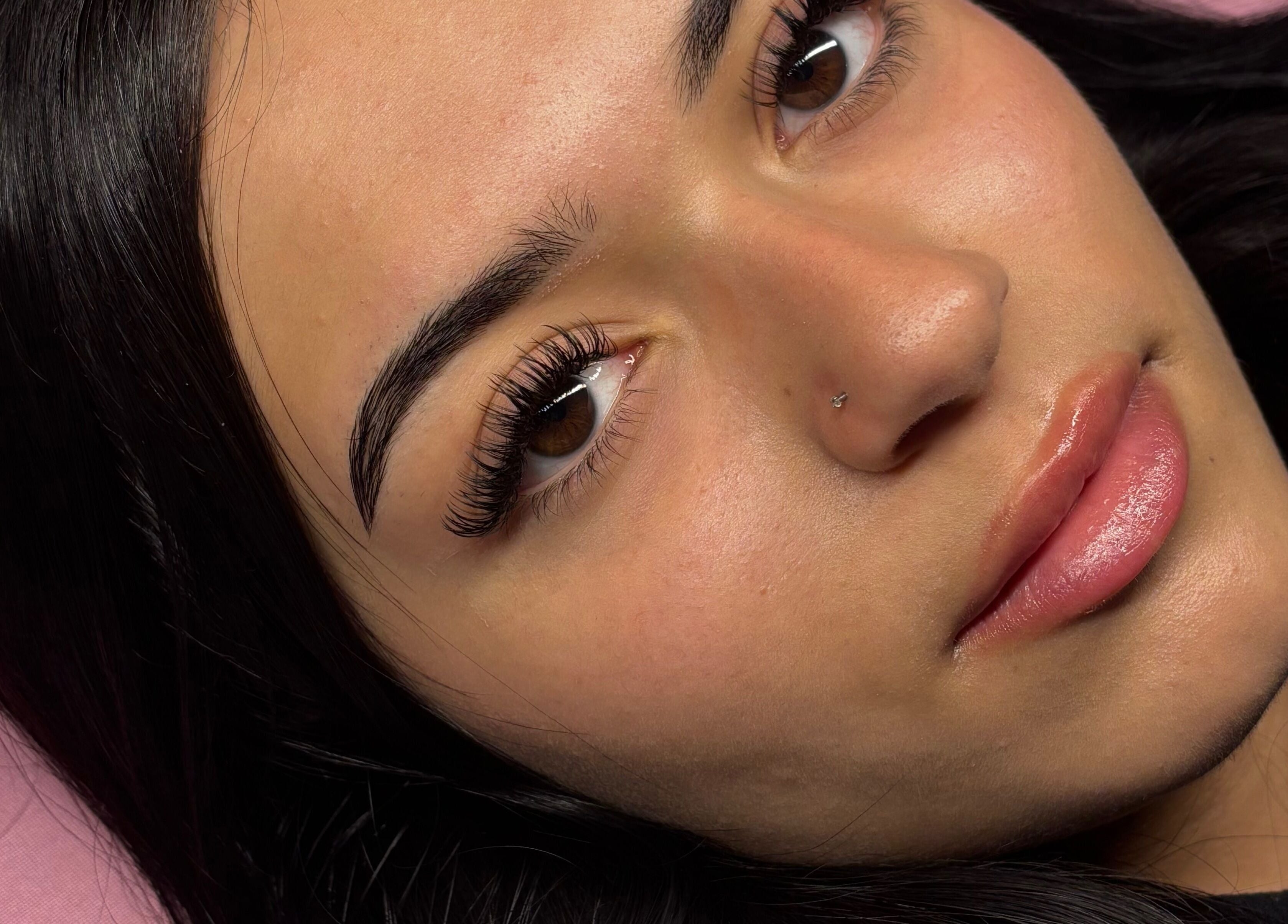 Close-up of lush eyelashes at Lashluxestudios, Vaughan, Ontario, CA, showcasing beauty services.
