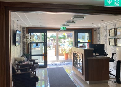 Stylish lobby of London & Surrey Aesthetics, London, England, GB with modern decor and inviting atmosphere.